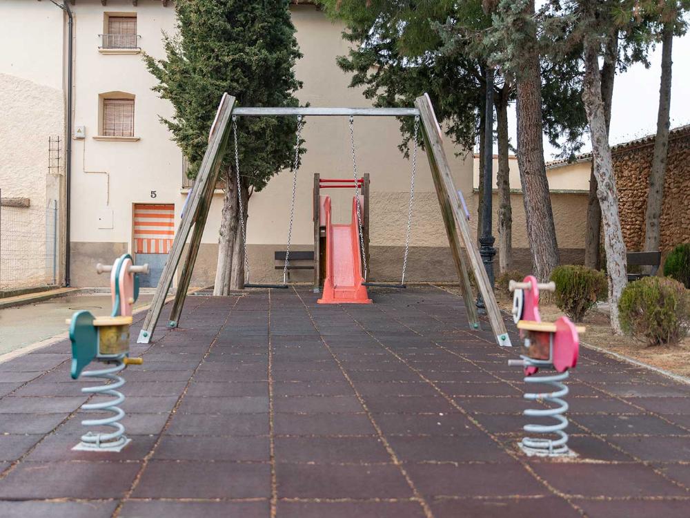 Imagen: Barbuñales. Parque infantil.